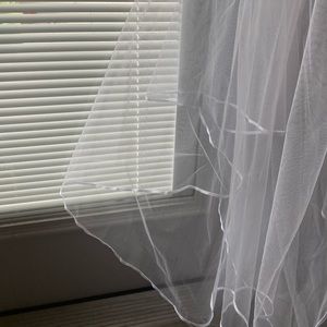 White 30 in single tier wedding veil thin ribbon.